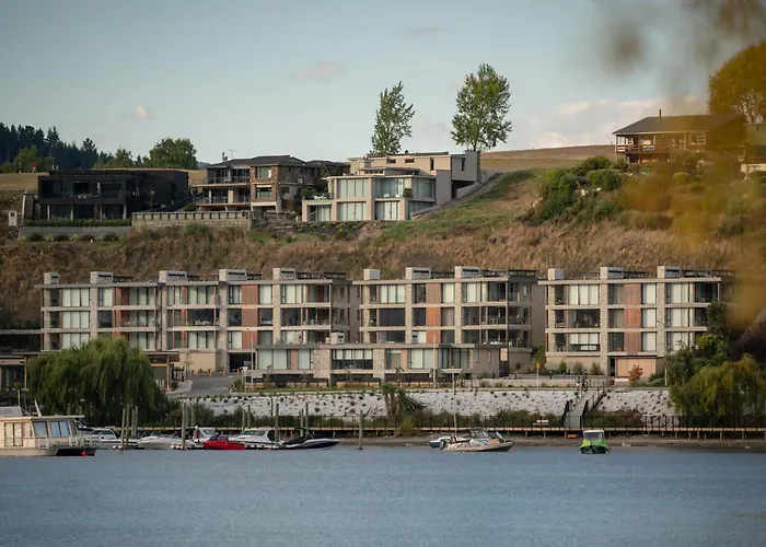 Marina Terrace Apartments, 公寓 *