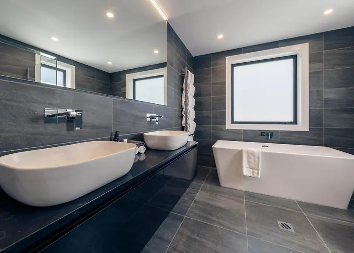 Marina Terrace Apartments, 公寓 *