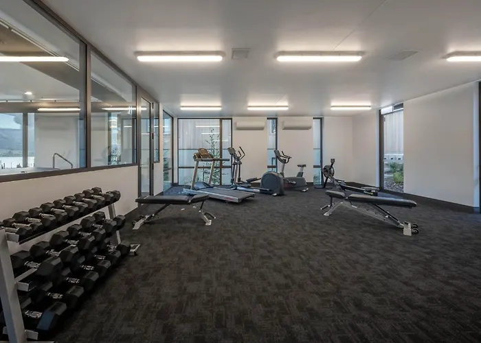 Marina Terrace Apartments, 公寓 *