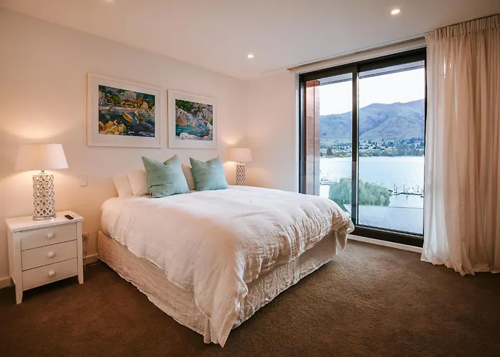 Marina Terrace Apartments, 公寓 *